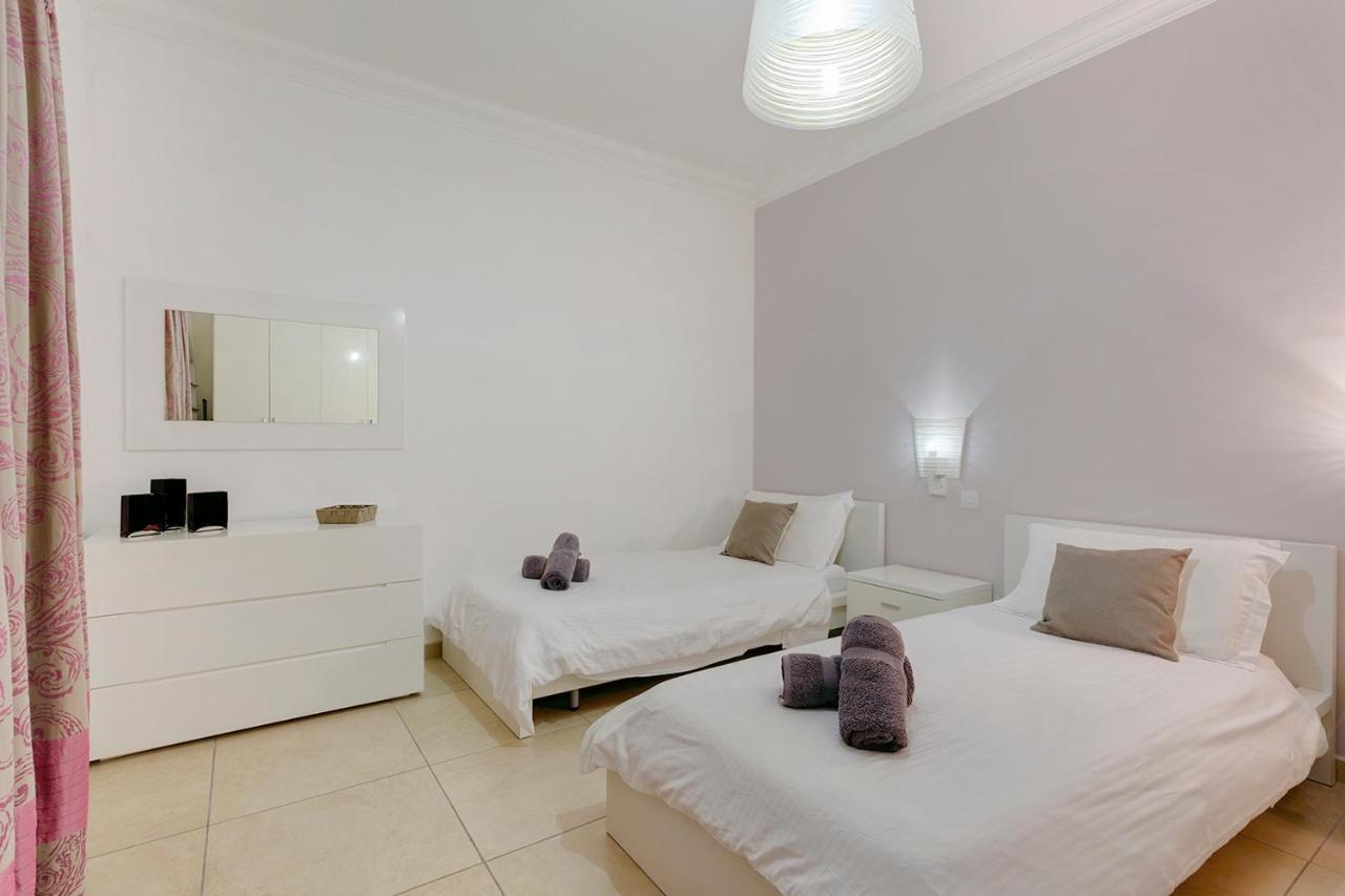 Luxury Apt With Side Seaviews And Pool, Best Location Sliema Luaran gambar